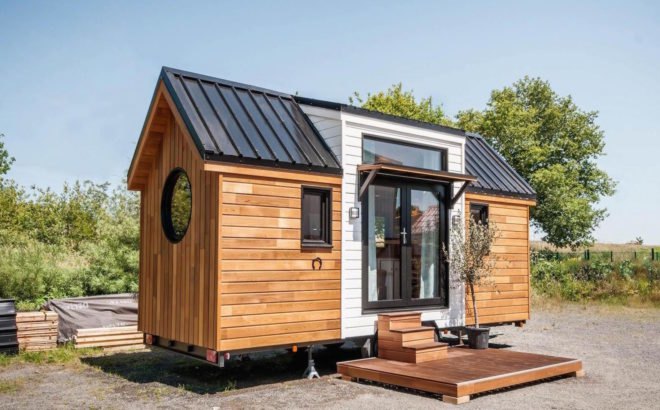 Ostara by Baluchon, Baluchon tiny house builder, France tiny house, Toulouse tiny house, French style tiny house, rustic tiny house, Ostara tiny house, tiny house on horse farm,