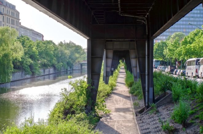 Radbahn, Radbahn Bike Path Berlin, U1 elevated subway line, subway parks, subway green space, german highline, german green space, berlin subway park, bike paths berlin park, urban design berlin, berlin's subway park, green bike paths berlin, bike routes berlin, repurposed subway lines, subway parks, subway bike path