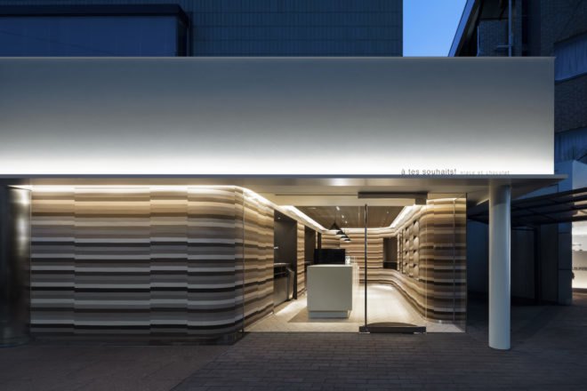 à tes souhaits!, à tes souhaits! Kichijoji, à tes souhaits design by nendo, nendo store design, nendo interior design, modern ice cream shop, contemporary patisserie design, Japanese patisserie interior design, contemporary earth walls, earth walls in retail