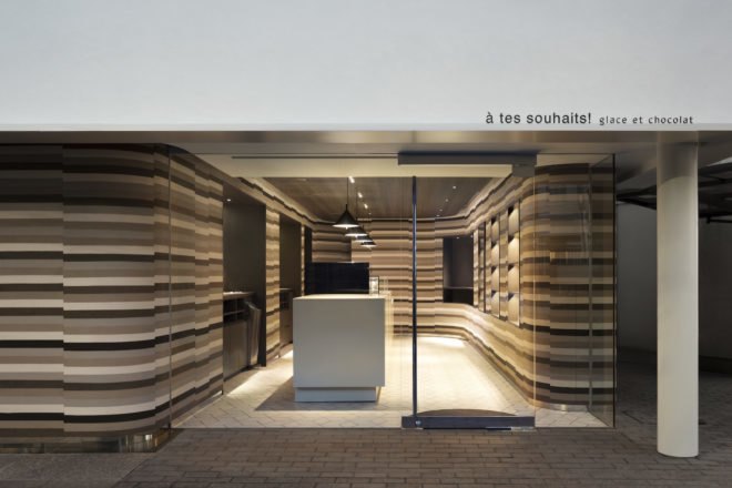 à tes souhaits!, à tes souhaits! Kichijoji, à tes souhaits design by nendo, nendo store design, nendo interior design, modern ice cream shop, contemporary patisserie design, Japanese patisserie interior design, contemporary earth walls, earth walls in retail