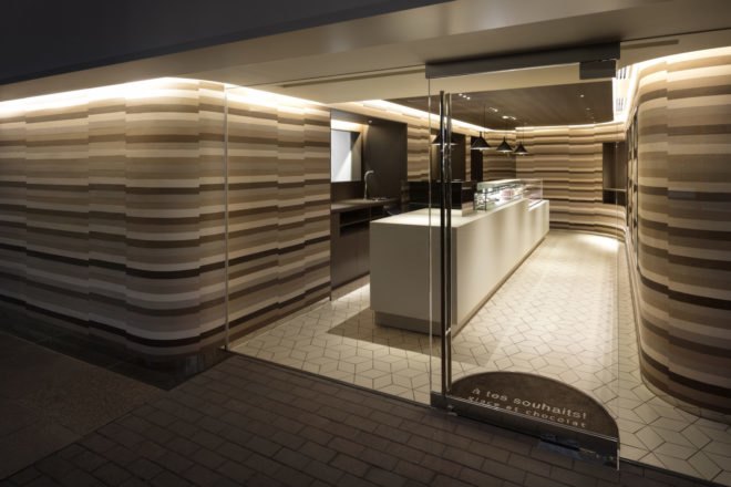 à tes souhaits!, à tes souhaits! Kichijoji, à tes souhaits design by nendo, nendo store design, nendo interior design, modern ice cream shop, contemporary patisserie design, Japanese patisserie interior design, contemporary earth walls, earth walls in retail