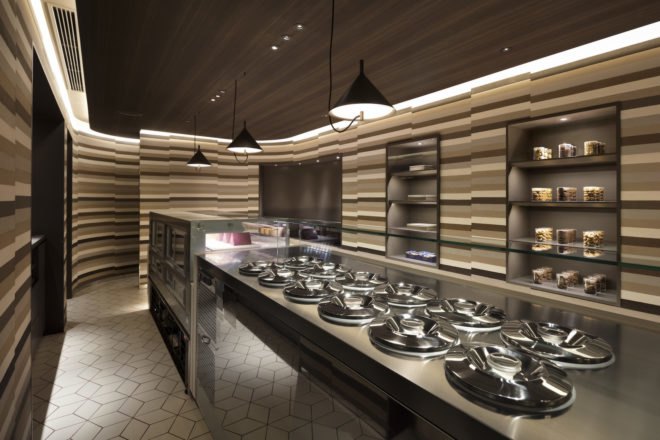 à tes souhaits!, à tes souhaits! Kichijoji, à tes souhaits design by nendo, nendo store design, nendo interior design, modern ice cream shop, contemporary patisserie design, Japanese patisserie interior design, contemporary earth walls, earth walls in retail