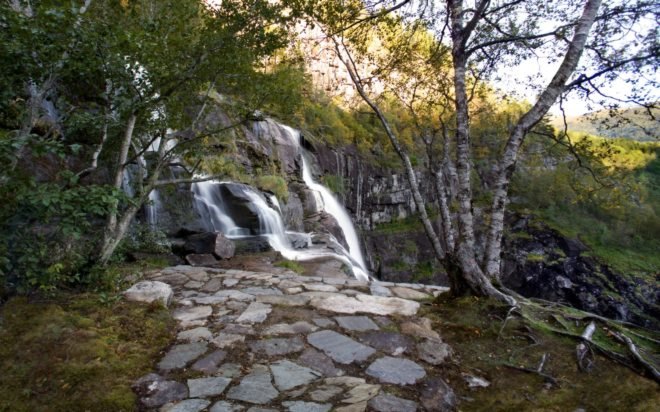 Fortunen AS, Østengen & Bergo, Skjervet waterfall architecture, Skjervet waterfall, landscape architecture, natural stone, waterfall structures, nature-inspired architecture, small spaces, tiny homes, tiny spaces, bathroom design, landscape design, green design,