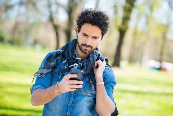 cell phone ban, walking while looking at phone, crosswalk cellphone ban, Honolulu cellphone ban, Honolulu crosswalk law, street safety, distracted walking, Honolulu, Hawaii, texting, ban, fine, pedestrian fatalities, Distracted Walking Law,