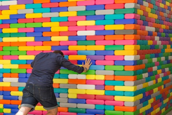 Atelier Microméga, La Madeleine, lego architecture, colorful architecture, Festival des Architectures Vives, french architecture, architecture events 2017, art installations montpellier, montpellier architecture, emerging architects, architectural installations, lego houses, lego huts, colorful brick structures, plastic bricks