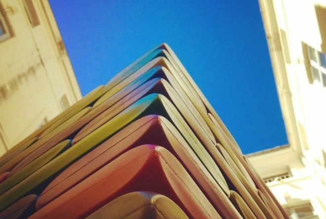 Atelier Microméga, La Madeleine, lego architecture, colorful architecture, Festival des Architectures Vives, french architecture, architecture events 2017, art installations montpellier, montpellier architecture, emerging architects, architectural installations, lego houses, lego huts, colorful brick structures, plastic bricks