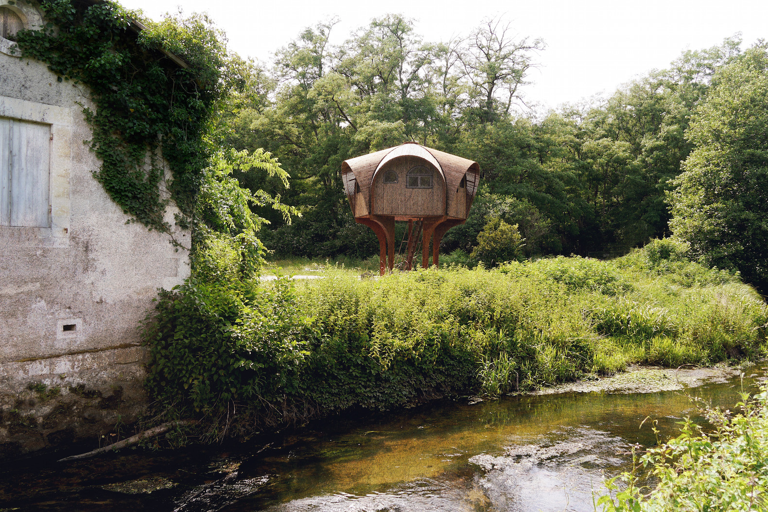 Le Haut Perche by Studio Weave, Le Haut Perché for Bordeaux, Refuges Périurbains, Le Haut Perché Refuges Périurbains, Le Haut Perché, off grid shelter Bordeaux, Bordeaux urban hiking, Bordeaux pedestrian pathway countryside