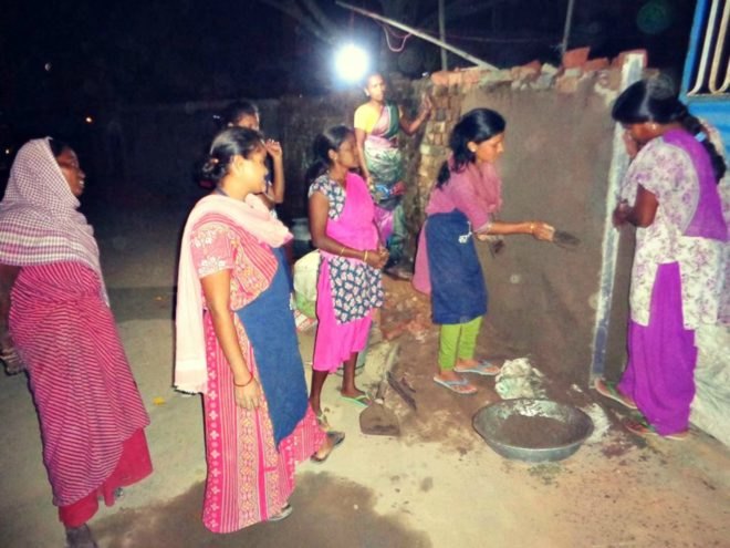 Mahila Housing Trust, India, slum, poverty, reflective paint, climate change, global warming, rainwater, non-profit, activism,
