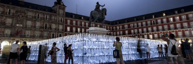 PlasticWaste Labyrinth by Luzinterruptus, PlasticWaste Labyrinth Madrid, PlasticWaste Labyrinth, Madrid Four Seasons art, plastic bottle art, trash art installation, environmental art in Madrid, Plaza Mayor installation, Centennial Celebration of Plaza Mayor