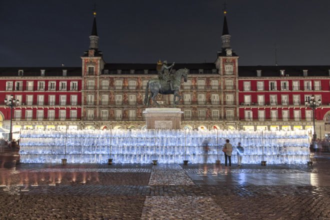 PlasticWaste Labyrinth by Luzinterruptus, PlasticWaste Labyrinth Madrid, PlasticWaste Labyrinth, Madrid Four Seasons art, plastic bottle art, trash art installation, environmental art in Madrid, Plaza Mayor installation, Centennial Celebration of Plaza Mayor