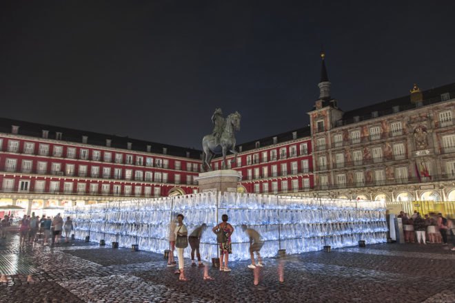 PlasticWaste Labyrinth by Luzinterruptus, PlasticWaste Labyrinth Madrid, PlasticWaste Labyrinth, Madrid Four Seasons art, plastic bottle art, trash art installation, environmental art in Madrid, Plaza Mayor installation, Centennial Celebration of Plaza Mayor
