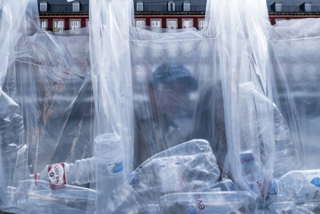 PlasticWaste Labyrinth by Luzinterruptus, PlasticWaste Labyrinth Madrid, PlasticWaste Labyrinth, Madrid Four Seasons art, plastic bottle art, trash art installation, environmental art in Madrid, Plaza Mayor installation, Centennial Celebration of Plaza Mayor