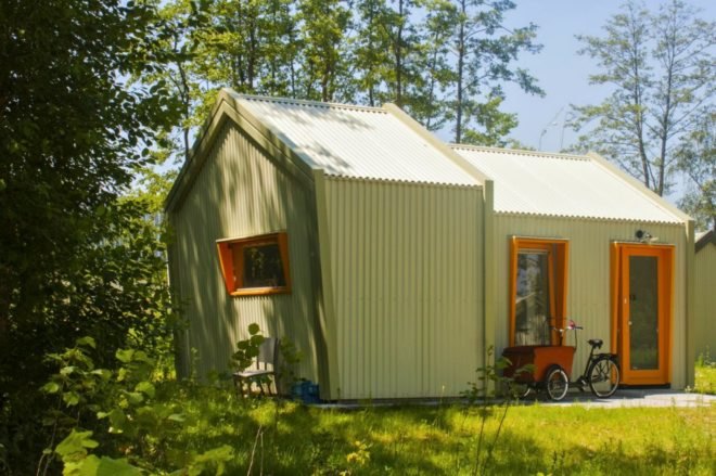 Studio Elmo Vermijs, Skaeve Huse, netherlands tiny house, tiny house design, tiny house living, homeless shlterrs, tiny homes for homeless, urban design, tiny homes urban design, mass tiny home construction, tiny house villages, small spaces, Tiny house villages netherlands energy-neutral tiny homes, green design, sustainable design, energy efficiency, Eindhoven tiny home village,