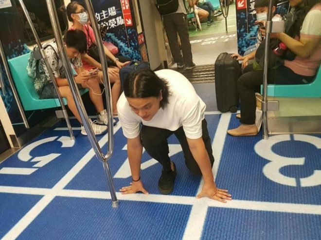 Taipei Subway Cars, subway art, Universiade in Taiwan, sports art, art in subways, taipei subway art, taipei events, sport events taipei, subway ads, subway ad campaigns, public advertising, public transportation, sports, Taipei trains