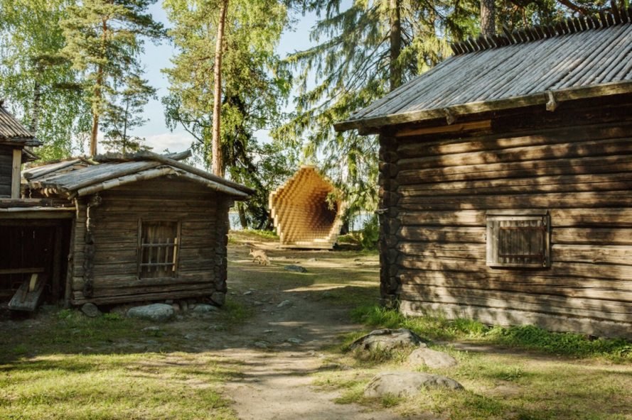 Y sculpture at Seurasaari open air museum, Y sculpture Niemelä Tenant Farm, Y by Emmi Keskisarja & Janne Teräsvirta & Company Architects, digital fabrication and traditional woodworking, digital fabrication with handicrafts, digitally fabricated timber sculptures