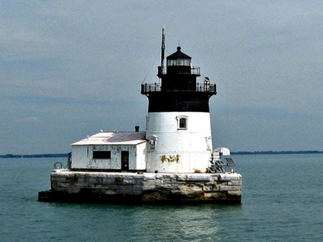 lighthouse, U.S. government, auction, bid, U.S. General Services Administration, Michigan, Maryland