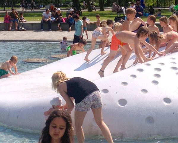 Oosterpark Paddling Pool, Carve architects, urban parks, Amsterdam, green renovation, design for kids, paddling pool, green architecture, LED lights, green lighting