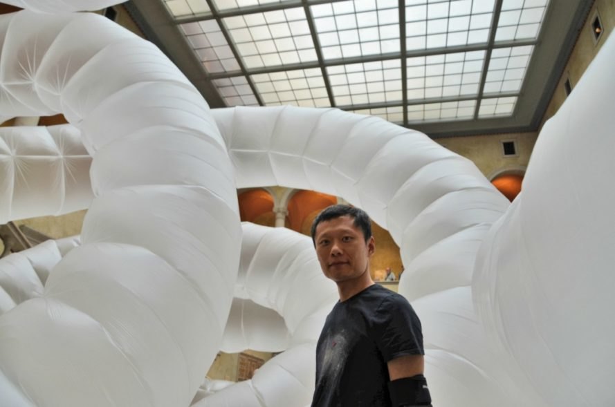 Shih Chieh Huang, Reusable Universes, Worcester Art Museum , plastic art, Shih Chieh Huang Cybernetic Bestiary, plastic art, art installations, plastic art installations, inflatable art, plastic waste, bioluminescent sea monsters, illuminated art, LED art