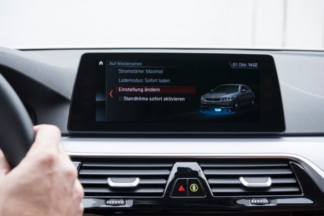 bmw, bmw 530e iperformance, wireless charging, bmw wireless charging, electric car, electric charger, wireless recharging, green car, plug-in hybrid, bmw i3, bmw i8, green transportation