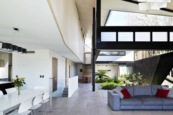 Bureau Proberts, Bardon House, sloping homes, homes built on slopes, angular homes, architecture, australian architecture, black homes, contemporary architecture, natural light, home design, interior design,