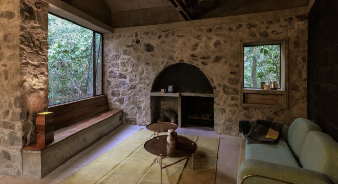 Casa Amacueca, CoA arquitectura, Departamento de Arquitectura, timber, stone, retreat, Mexico, concrete, wooden walkway, gable roof, natural light, courtyard