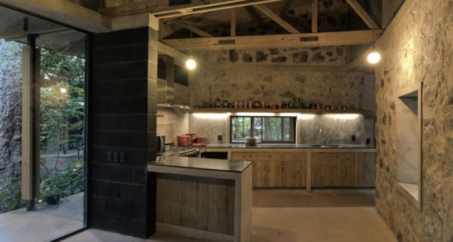 Casa Amacueca, CoA arquitectura, Departamento de Arquitectura, timber, stone, retreat, Mexico, concrete, wooden walkway, gable roof, natural light, courtyard
