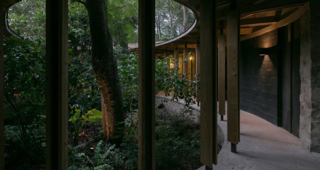 Casa Amacueca, CoA arquitectura, Departamento de Arquitectura, timber, stone, retreat, Mexico, concrete, wooden walkway, gable roof, natural light, courtyard