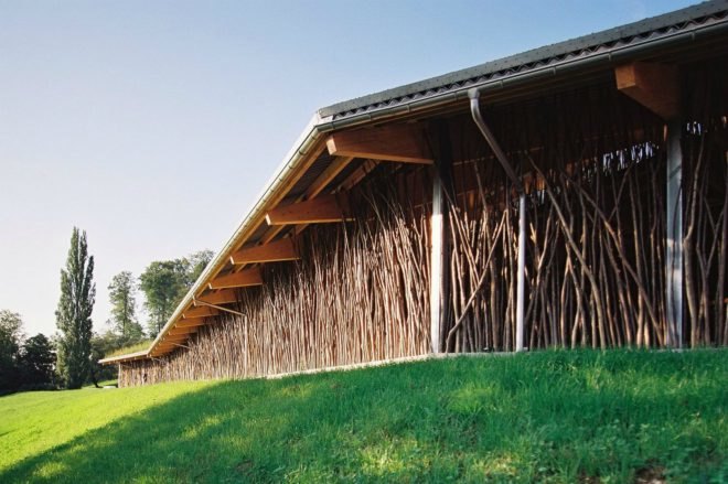 Forschungs + Architekturbüro AG, cow barn, barn design, barn renovation, stick structures, natural building materials, green building materials, sustainable building materials, cow bard design, green roof, grass-topped roof, green design, agriculture, basel barn, swiss architecture