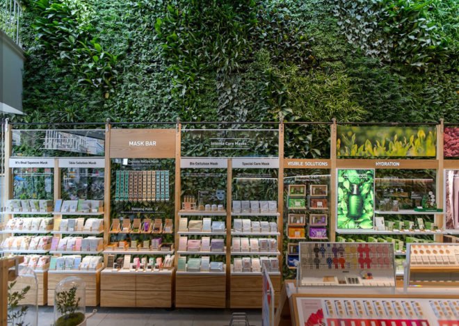 Innisfree green wall, Innisfree Union Square, Innisfree NYC, Innisfree Greenery NYC, Innisfree Green Wall by Greenery NYC, New York City green walls, largest public indoor green wall NYC, tropical plant evergreen green wall