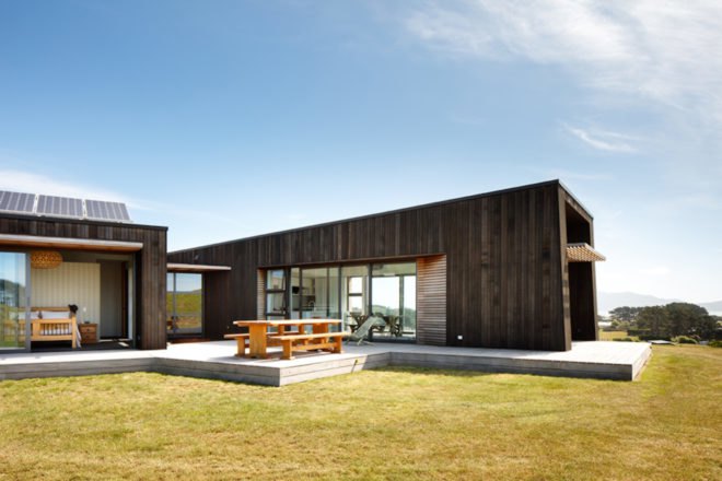 Peka Peka House I by Herriot Melhuish O’Neill Architects, Peka Peka House I, Peka Peka architecture, Peka Peka ecofriendly architecture, off grid architecture New Zealand, Kapiti Island off grid home