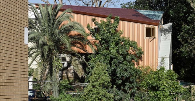 Taringa Treehouse, Phorm Architecture + Design, treehouse, Brisbane, climbing wall, Australia, green architecture, green extension, house extension, metal facade, sliding walls, glass walls