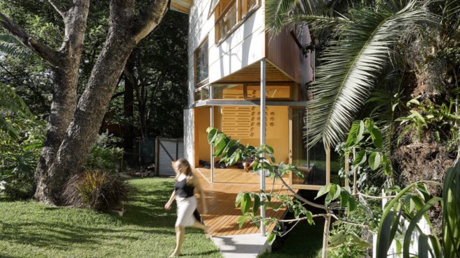 Taringa Treehouse, Phorm Architecture + Design, treehouse, Brisbane, climbing wall, Australia, green architecture, green extension, house extension, metal facade, sliding walls, glass walls
