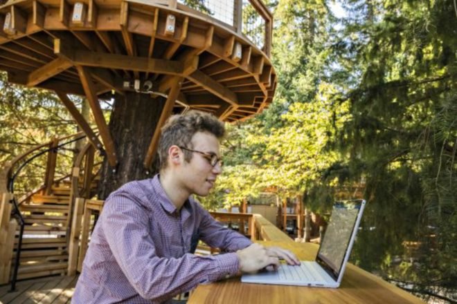 Microsoft treehouse meeting spaces, treehouse design, microsoft treehouse office, treehouse microsoft, treehouse offices, treehouse meeting space, Microsoft’s Redmond campus, Pete Nelson, Nelson Treehouse and Supply, cedar decks, treehouse offices