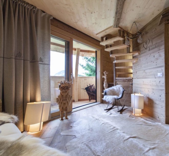 Pigna by Architetto Beltrame Claudio, egg shaped architecture, larch shingled treehouse, Pigna treehouses, Italian alp treehouse, alpine treehouse, cross laminated timber treehouse, wood fiber insulation with cross laminated timber,