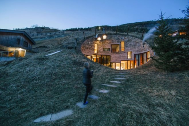 PlansMatter, Connie Lindor, Scott Muellner, famouse hotels, airbnb design, airbnb alternative, designer hotels, modernist homes for rent, design vacation, homestay-oriented destinations, frank lloyd wright designs, architecture, architecture events, architecture airbnb