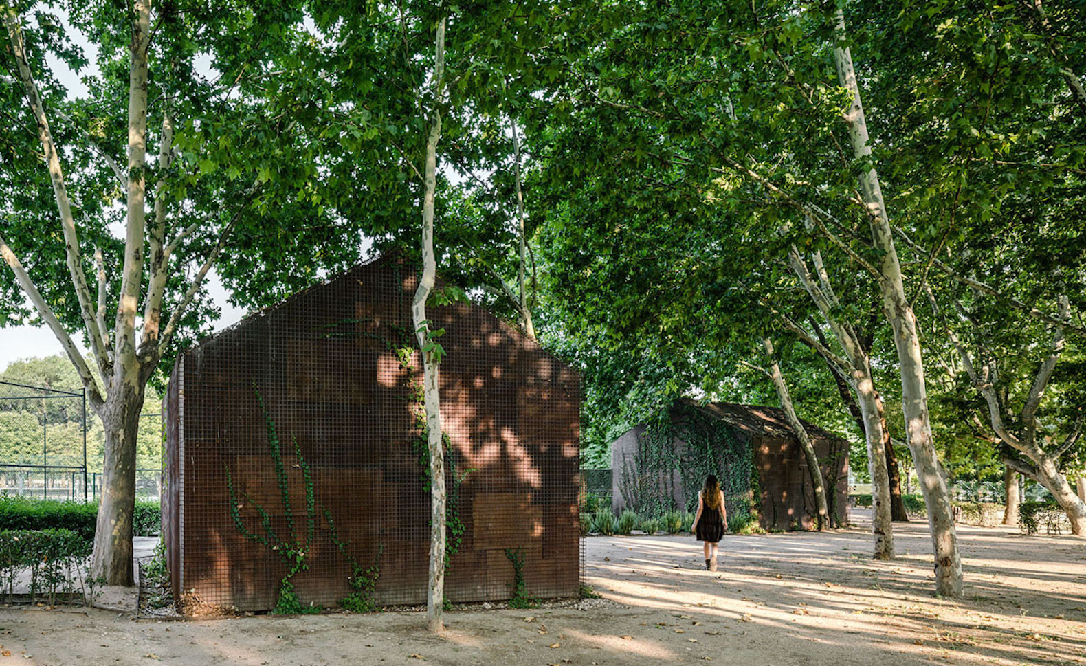 Tennis & Padel school office by BETA.o architecture office, BETA.ø architecture office, prefab office, prefabricated steel architecture, Madrid contemporary office architecture, pine plywood paneling, minimal site impact office design