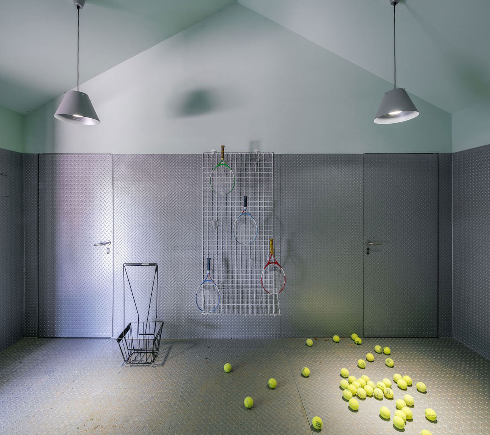 Tennis & Padel school office by BETA.o architecture office, BETA.ø architecture office, prefab office, prefabricated steel architecture, Madrid contemporary office architecture, pine plywood paneling, minimal site impact office design