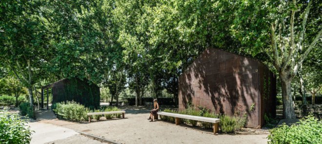 Tennis & Padel school office by BETA.o architecture office, BETA.ø architecture office, prefab office, prefabricated steel architecture, Madrid contemporary office architecture, pine plywood paneling, minimal site impact office design