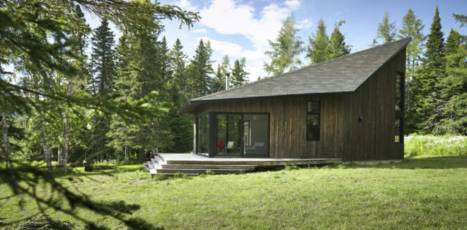 Anik Péloquin, The Sisters, green renovation, timber cladding, Canada, rural architecture, shed roof, overhanging roof, summer house, guest house