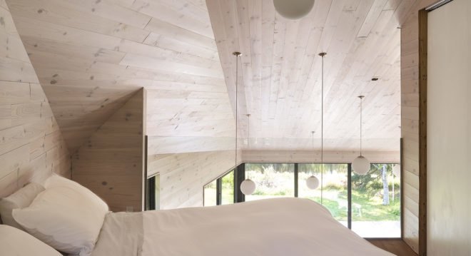Anik Péloquin, The Sisters, green renovation, timber cladding, Canada, rural architecture, shed roof, overhanging roof, summer house, guest house