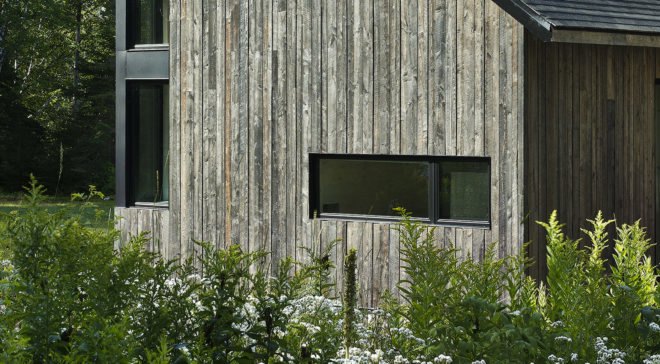 Anik Péloquin, The Sisters, green renovation, timber cladding, Canada, rural architecture, shed roof, overhanging roof, summer house, guest house