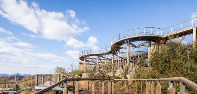 Creek Park Hotel, Beijing Jinhai Lake International Resort, SYN Architects, green renovation, Beijing, luxury hotel, locally sourced materials, green architecture, wood structure, panoramic views, viewing platform