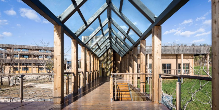 Creek Park Hotel, Beijing Jinhai Lake International Resort, SYN Architects, green renovation, Beijing, luxury hotel, locally sourced materials, green architecture, wood structure, panoramic views, viewing platform