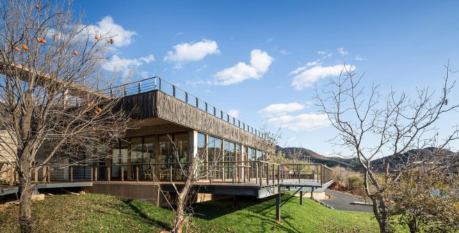 Creek Park Hotel, Beijing Jinhai Lake International Resort, SYN Architects, green renovation, Beijing, luxury hotel, locally sourced materials, green architecture, wood structure, panoramic views, viewing platform