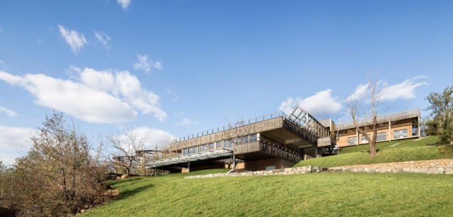 Creek Park Hotel, Beijing Jinhai Lake International Resort, SYN Architects, green renovation, Beijing, luxury hotel, locally sourced materials, green architecture, wood structure, panoramic views, viewing platform