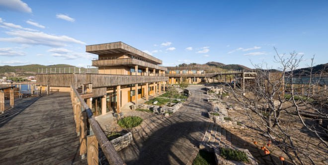 Creek Park Hotel, Beijing Jinhai Lake International Resort, SYN Architects, green renovation, Beijing, luxury hotel, locally sourced materials, green architecture, wood structure, panoramic views, viewing platform