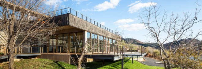 Creek Park Hotel, Beijing Jinhai Lake International Resort, SYN Architects, green renovation, Beijing, luxury hotel, locally sourced materials, green architecture, wood structure, panoramic views, viewing platform