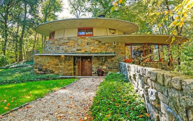 Frank Lloyd Wright, mushroom shaped house, Frank Lloyd Wright homes for sale, Frank Lloyd Wright architecture, iconic architects, Pleasantville, New York, Frank Lloyd Wright community, upstate ny homes, Usonian community pleasantville, Sol Friedman House, modernist architecture, Sol Friedmen Home, Broadacre City