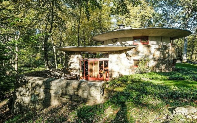Frank Lloyd Wright, mushroom shaped house, Frank Lloyd Wright homes for sale, Frank Lloyd Wright architecture, iconic architects, Pleasantville, New York, Frank Lloyd Wright community, upstate ny homes, Usonian community pleasantville, Sol Friedman House, modernist architecture, Sol Friedmen Home, Broadacre City