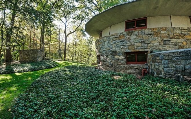 Frank Lloyd Wright, mushroom shaped house, Frank Lloyd Wright homes for sale, Frank Lloyd Wright architecture, iconic architects, Pleasantville, New York, Frank Lloyd Wright community, upstate ny homes, Usonian community pleasantville, Sol Friedman House, modernist architecture, Sol Friedmen Home, Broadacre City